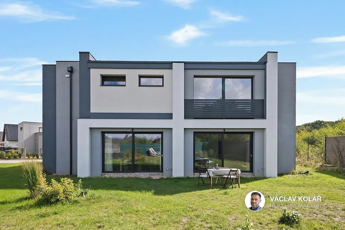 Prodej rodinného domu 338 m², pozemek 816 m²