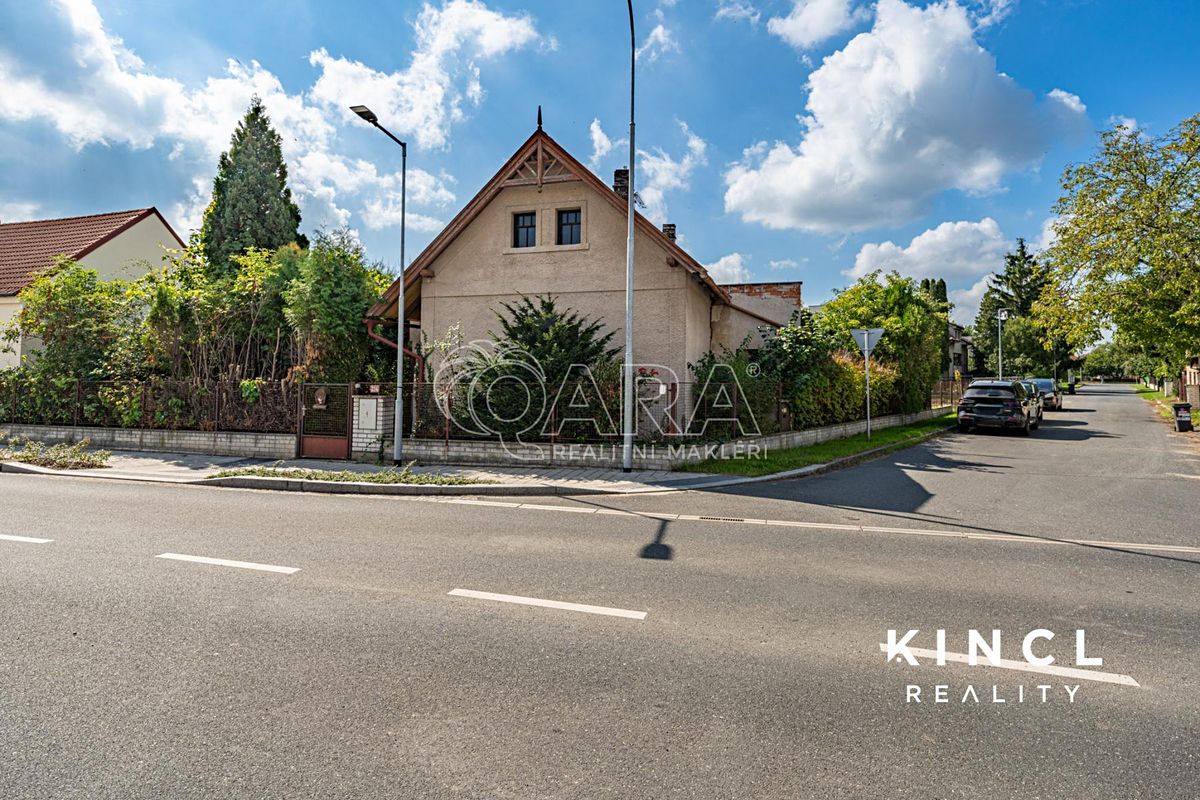 Prodej rodinného domu 104 m², pozemek 922 m² – fotografie 2