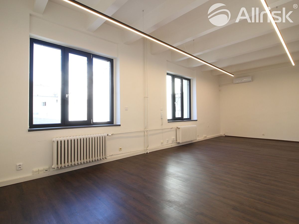 Pronájem kanceláře 35 m² – fotografie 2