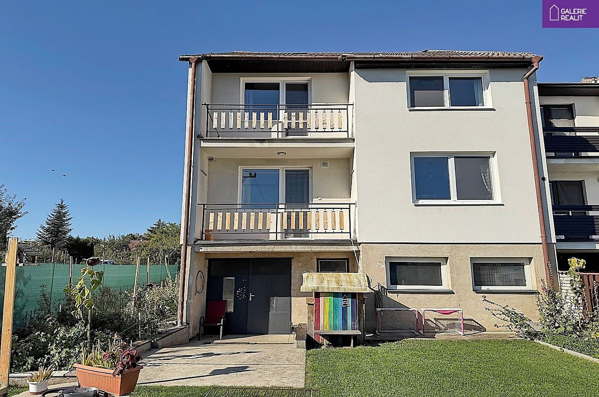 Prodej rodinného domu 215 m², pozemek 397 m² – fotografie 3