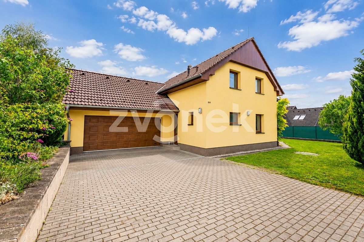 Prodej rodinného domu 186 m², pozemek 914 m² – fotografie 2