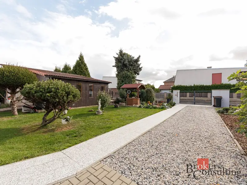 Prodej rodinného domu 286 m², pozemek 868 m², Žatec – náhled fotky 2