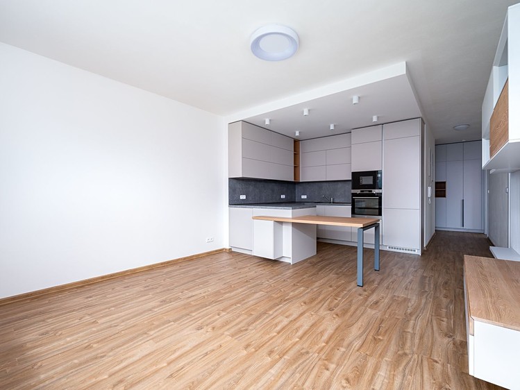 Pronájem bytu 3+kk, 76 m² (3 z 12)