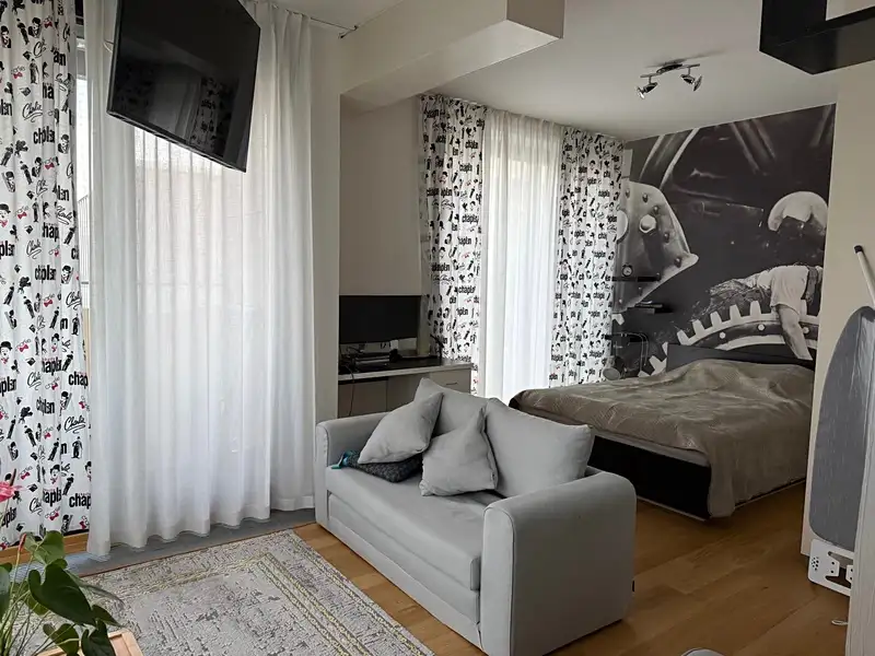 Pronájem bytu 1+kk 37 m², Praha – náhled fotky 1