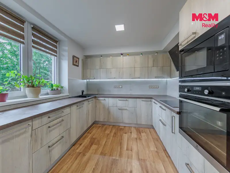 Prodej rodinného domu 330 m², pozemek 704 m², Karlovy Vary – náhled fotky 2