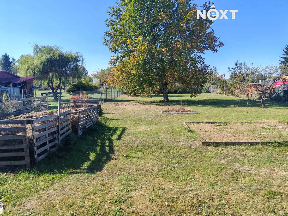 Prodej stavebního pozemku 976 m² – fotografie 2