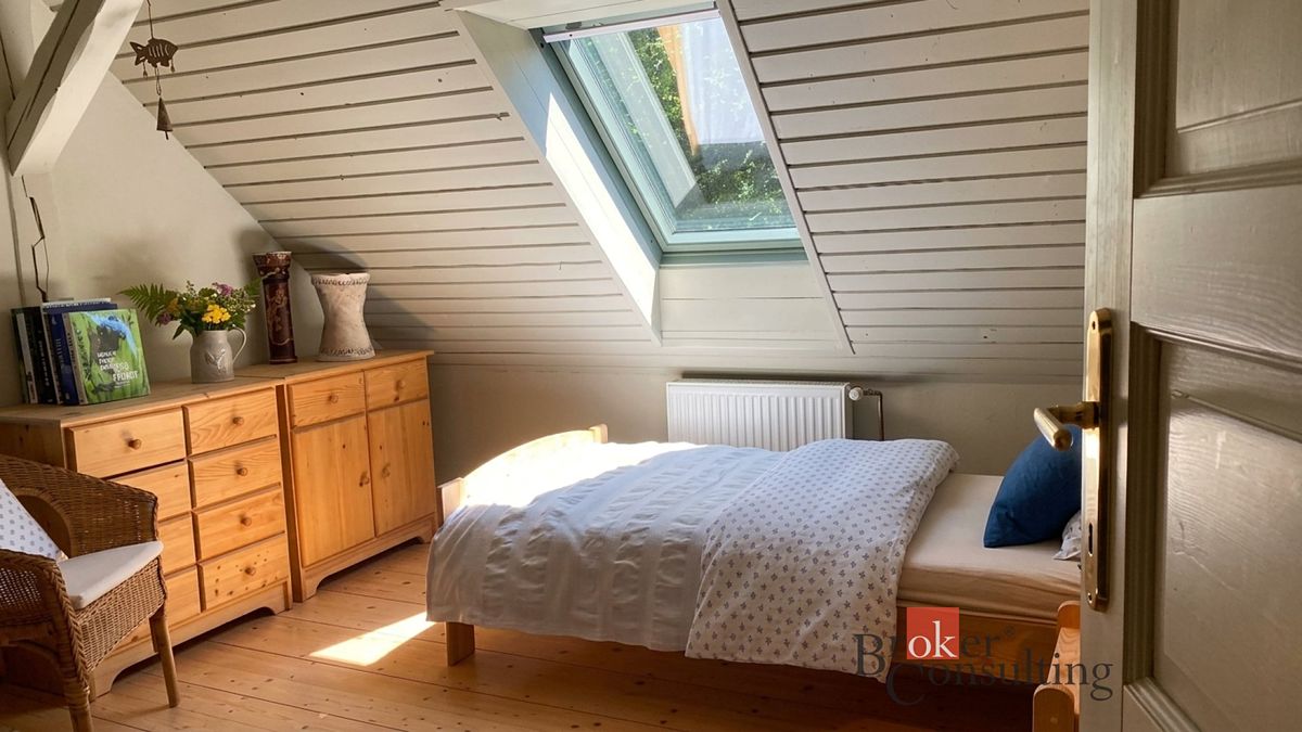 Prodej rodinného domu 242 m², pozemek 1164 m² – fotografie 3