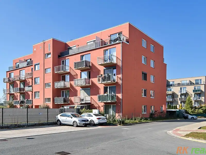 Pronájem bytu 1+kk 33 m², Hostivice – náhled fotky 1
