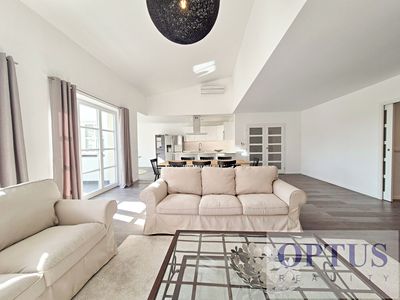 Pronájem bytu 6 pokojů a více 218 m²