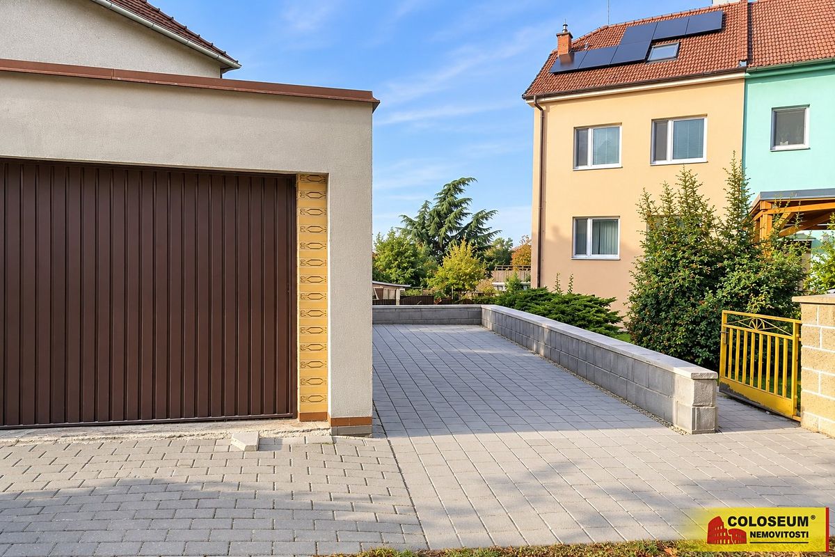 Pronájem rodinného domu 200 m², pozemek 514 m² – fotografie 2