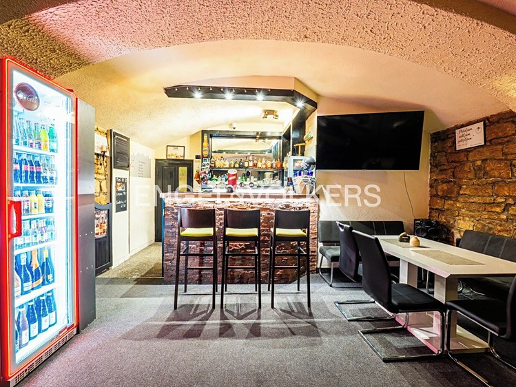 Комерційне приміщення в оренду, 200 м² (1 з 18)
