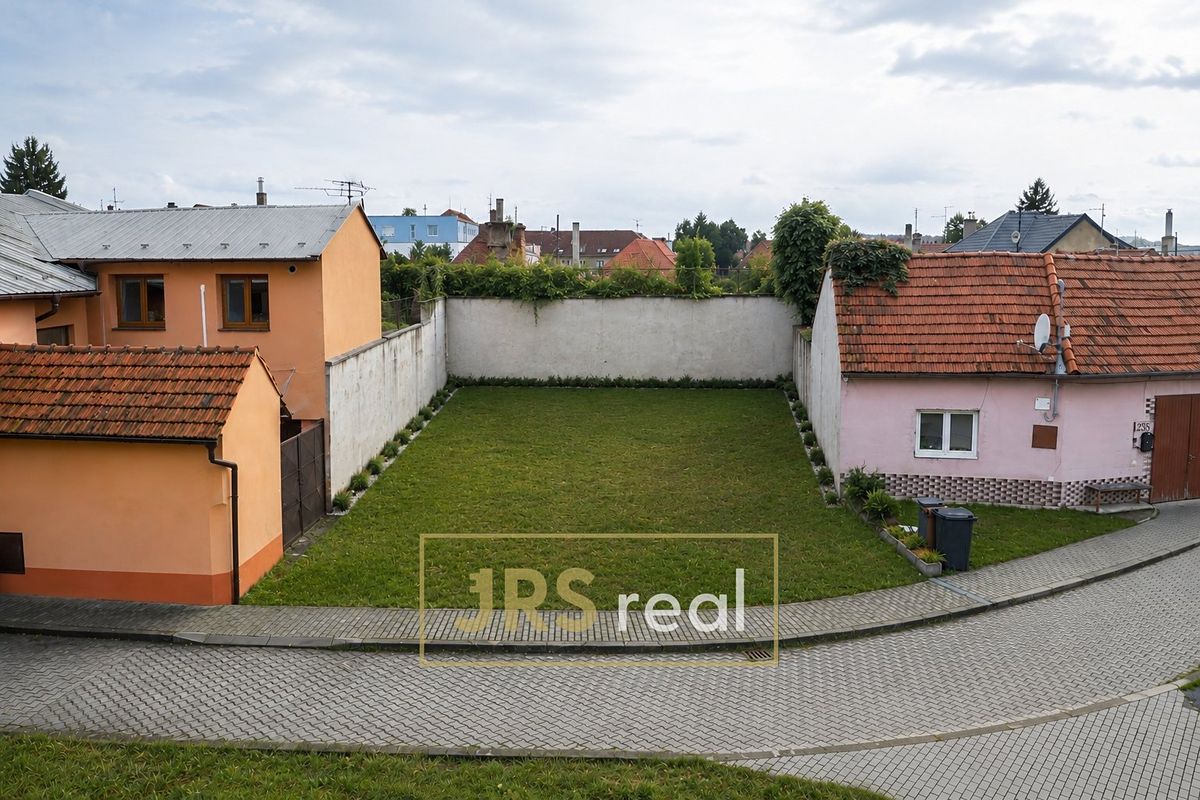 Prodej stavebního pozemku 220 m², Uherský Ostroh – fotka 1 z 3