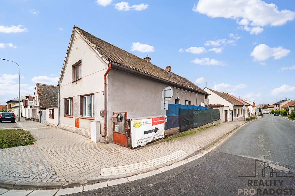 Pronájem bytu pokoje 30 m², Sezemice – fotka 1 z 3