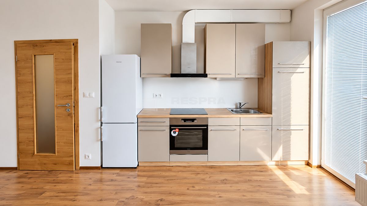 Pronájem bytu 1+kk 38 m² – fotografie 2