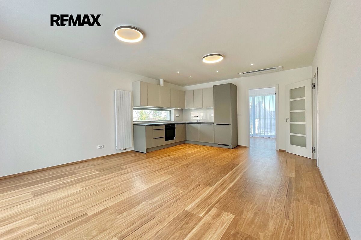 Pronájem bytu 4+kk 77 m² – fotografie 2