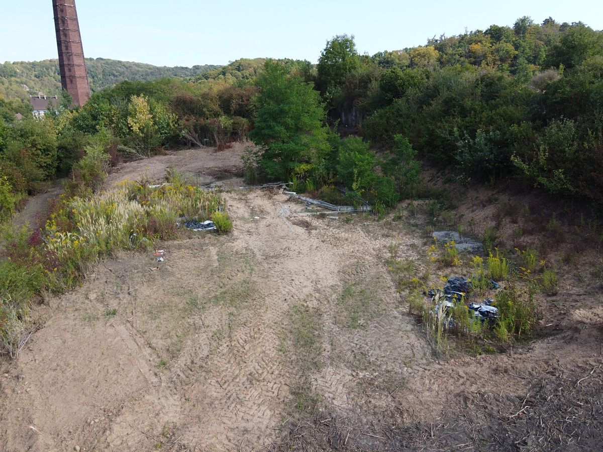 Pronájem komerčního pozemku 2130 m² – fotografie 3
