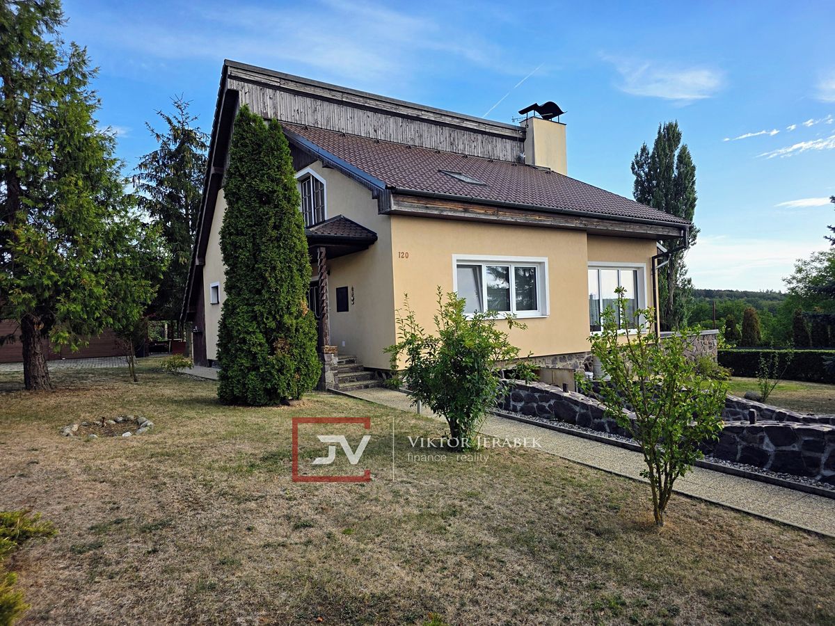 Prodej rodinného domu 270 m², pozemek 1145 m² – fotografie 2