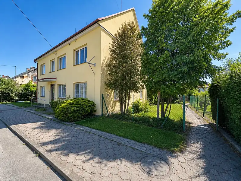 Prodej rodinného domu 320 m², pozemek 912 m², Bernartice – náhled fotky 2