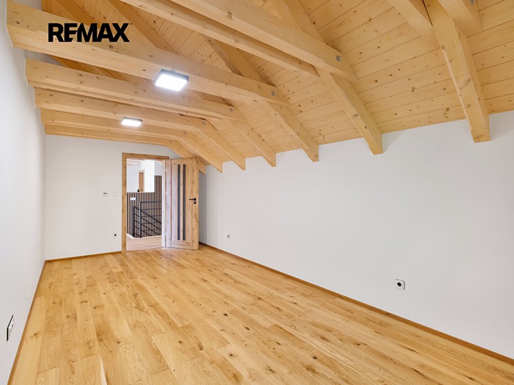 Комерційне приміщення на продаж, 206 м² (25 з 35)