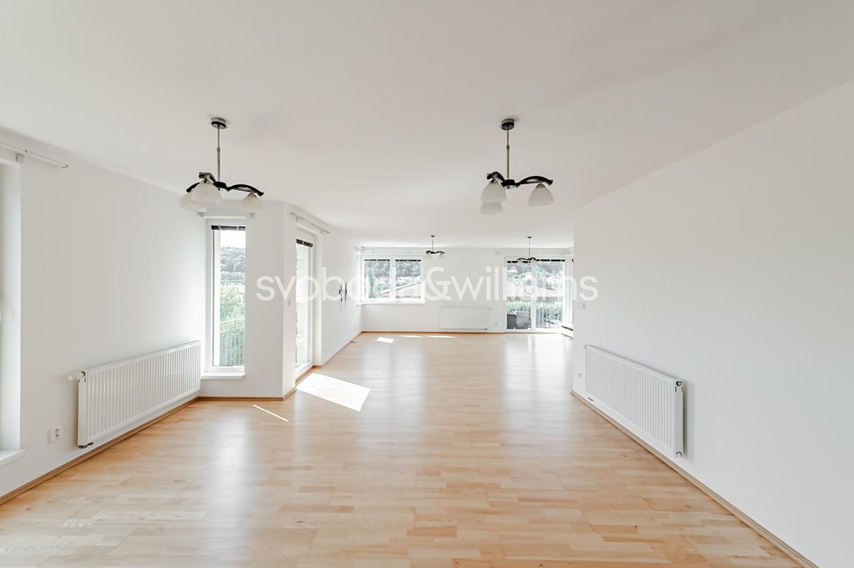 Pronájem rodinného domu 289 m², pozemek 869 m², Tuchoměřice – fotka 1 z 3