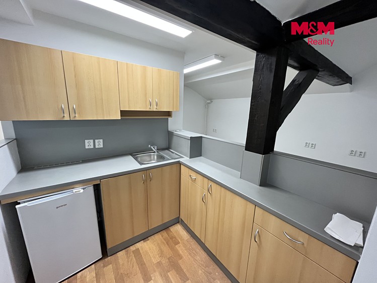 Комерційне приміщення в оренду, 277 м² (3 з 15)