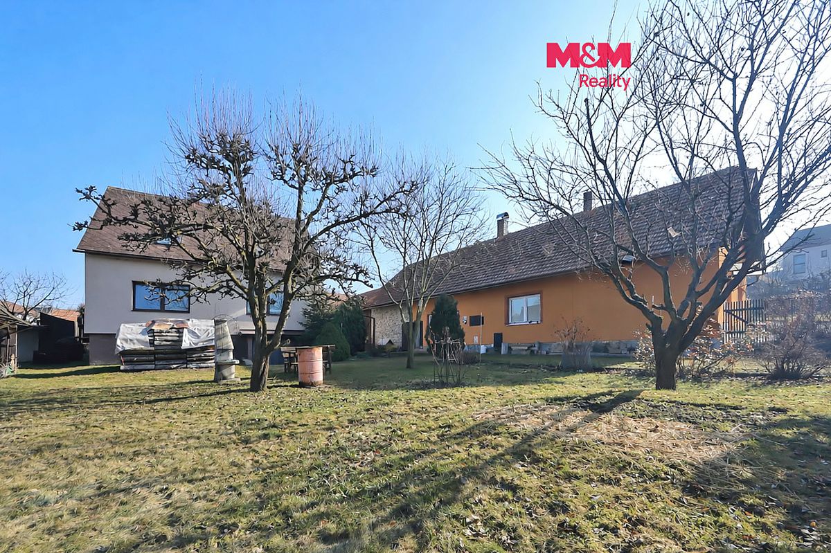 Prodej rodinného domu 250 m², pozemek 978 m², Stáj – fotka 1 z 3