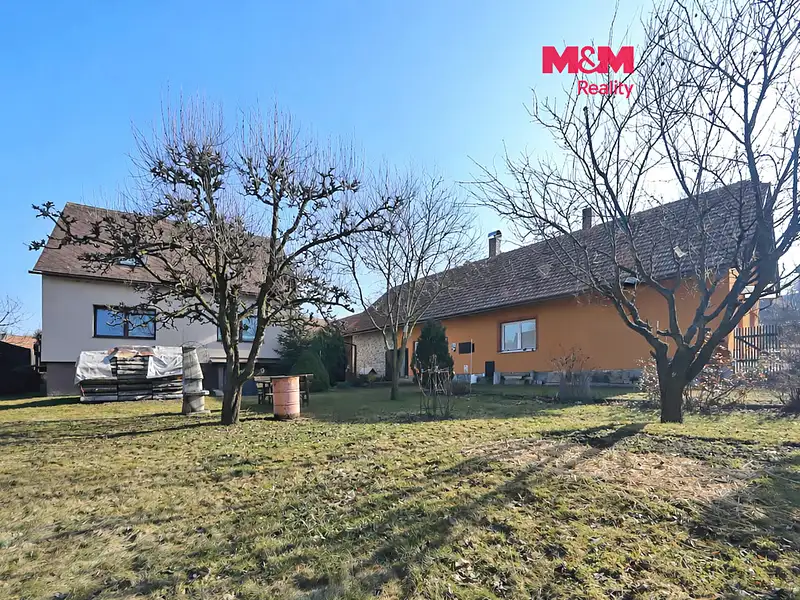 Prodej rodinného domu 250 m², pozemek 978 m², Stáj – náhled fotky 1
