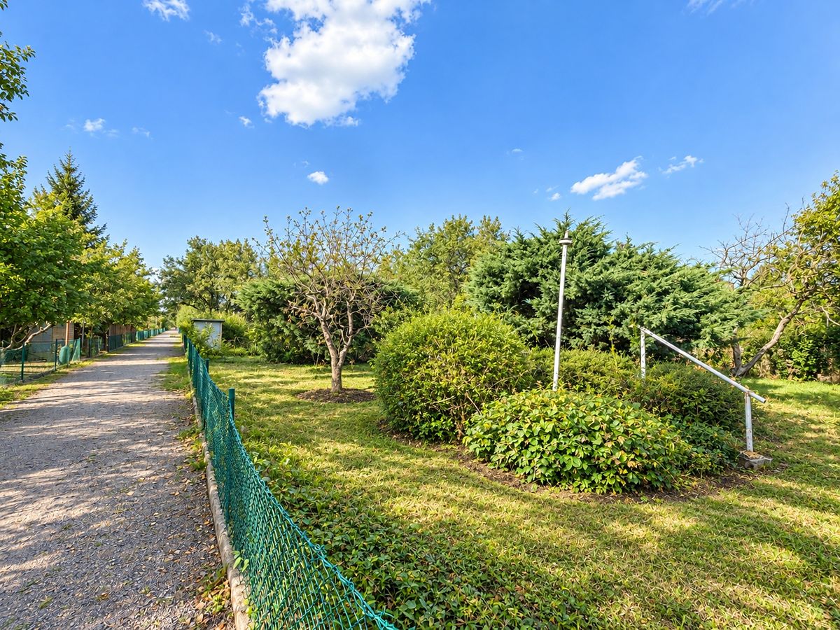 Prodej zahrady 358 m², Praha – fotka 1 z 3
