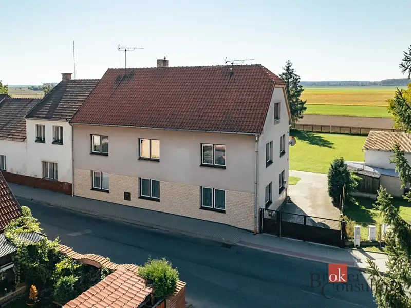 Prodej rodinného domu 220 m², pozemek 1458 m², Běrunice – náhled fotky 3