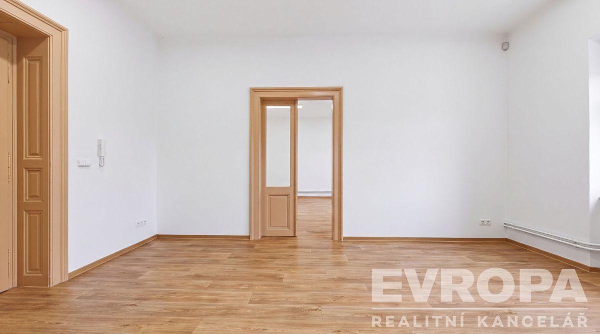 Pronájem kanceláře 150 m² – fotografie 2