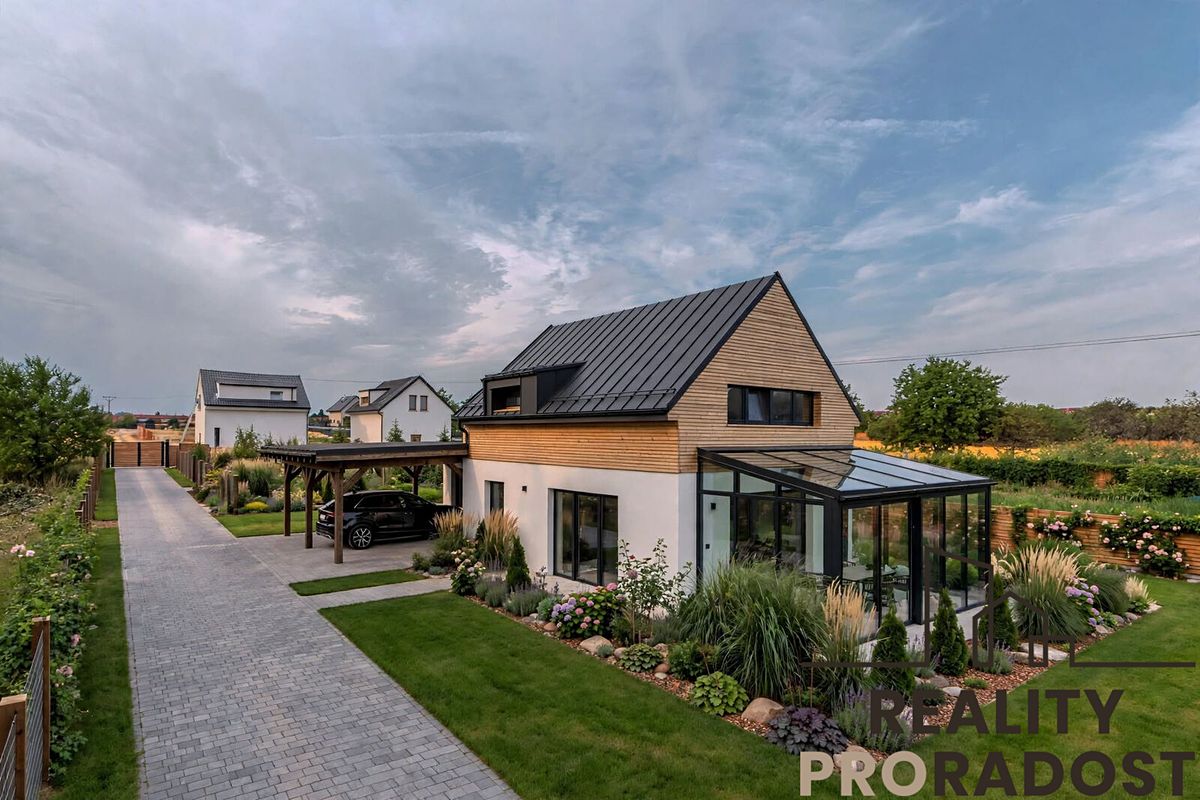 Prodej stavebního pozemku 1369 m²