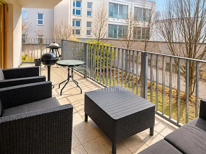 Pronájem bytu 2+kk 57 m², Praha – náhled fotky 2