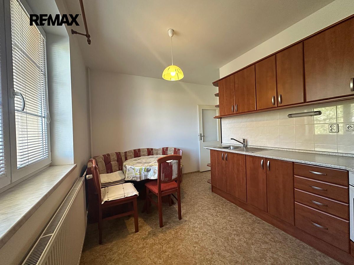 Pronájem bytu 2+1 72 m² – fotografie 3