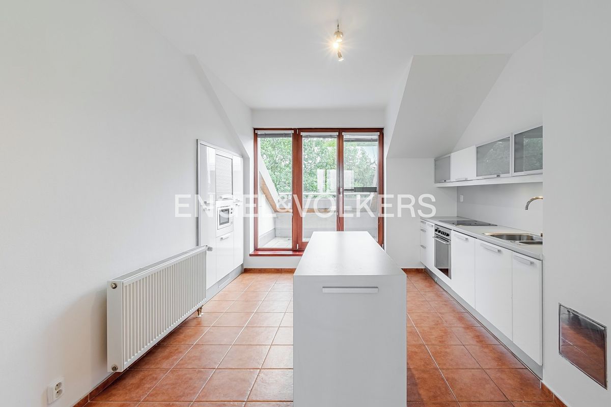 Pronájem bytu 4+1 120 m² – fotografie 2