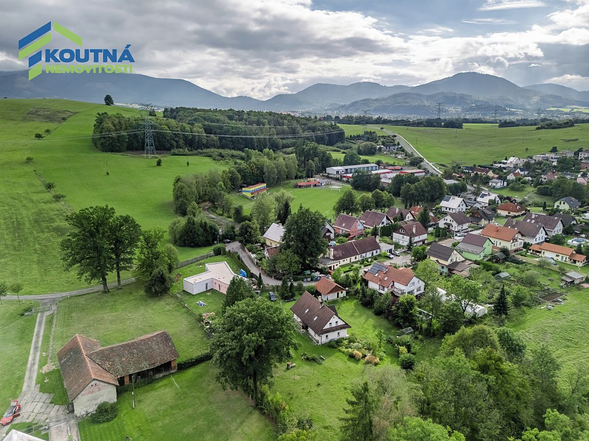 Prodej rodinného domu 250 m², pozemek 2599 m² – fotografie 2