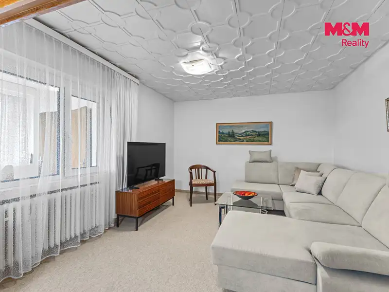 Prodej rodinného domu 245 m², pozemek 643 m², Zvoleněves – náhled fotky 2