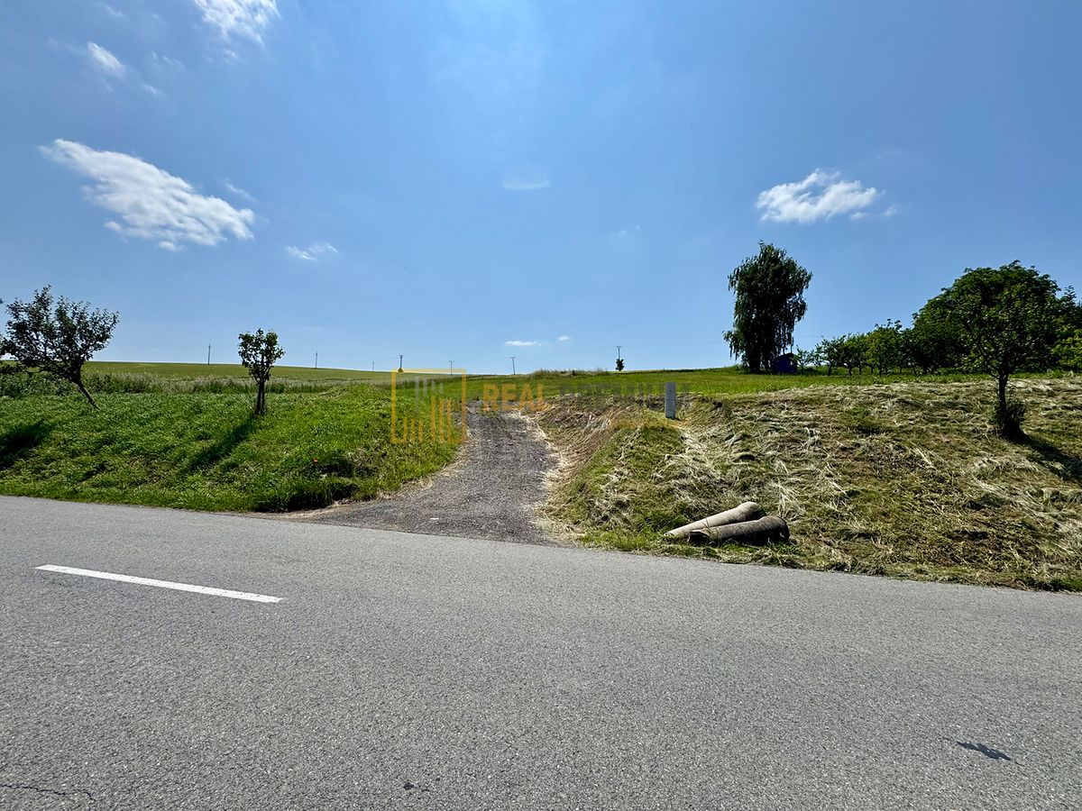 Prodej stavebního pozemku 674 m² – fotografie 2
