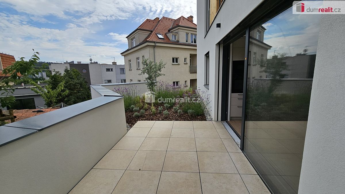 Pronájem bytu 2+kk 72 m² – fotografie 2