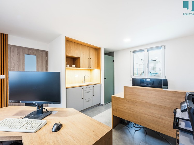 Комерційне приміщення в оренду, 255 м² (10 з 12)
