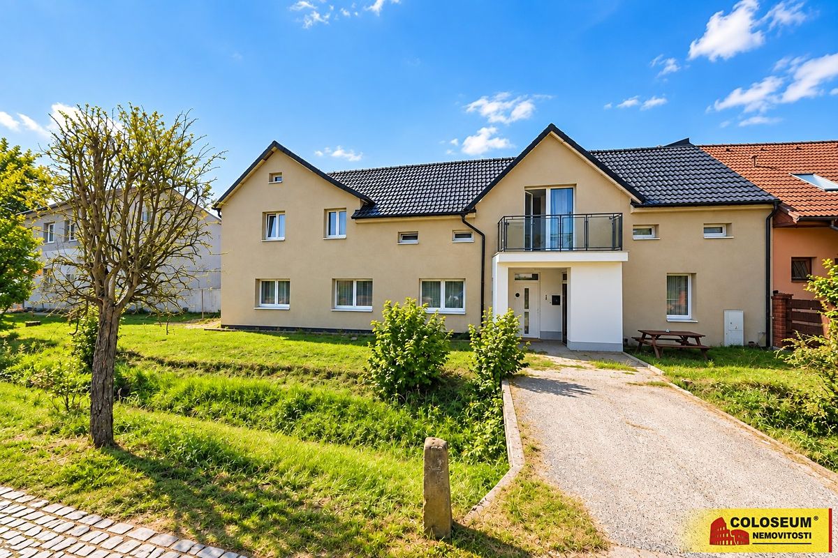 Pronájem rodinného domu 200 m², pozemek 572 m²