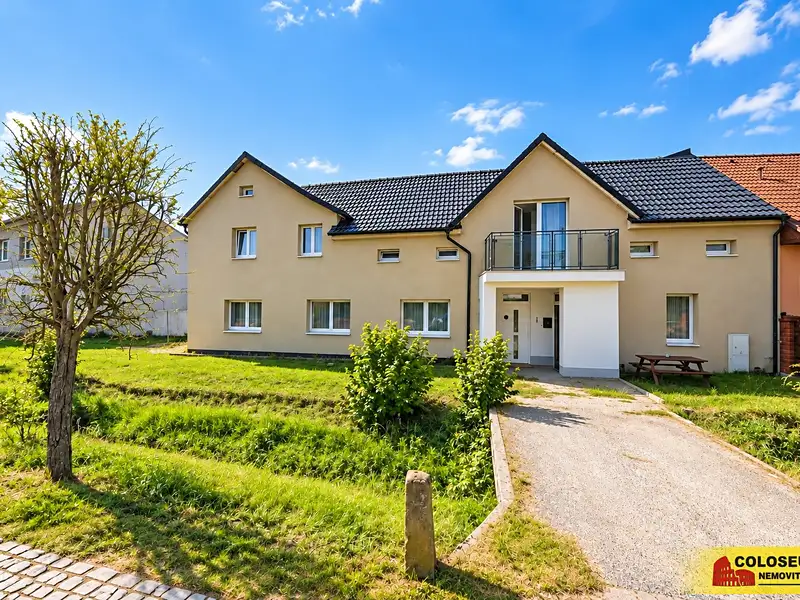 Pronájem rodinného domu 200 m², pozemek 572 m², Velké Opatovice – náhled fotky 1