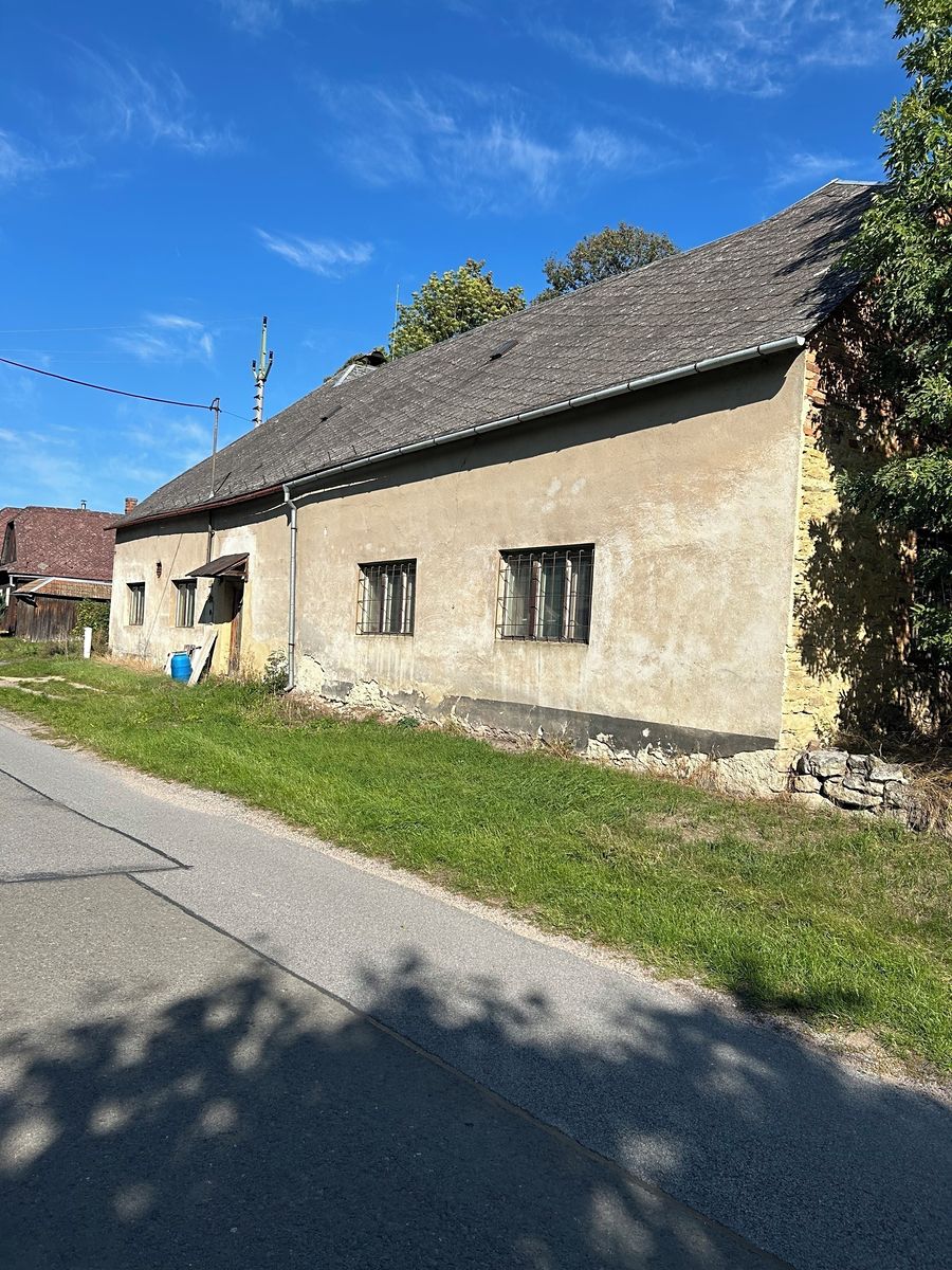 Prodej rodinného domu 780 m², pozemek 876 m² – fotografie 2