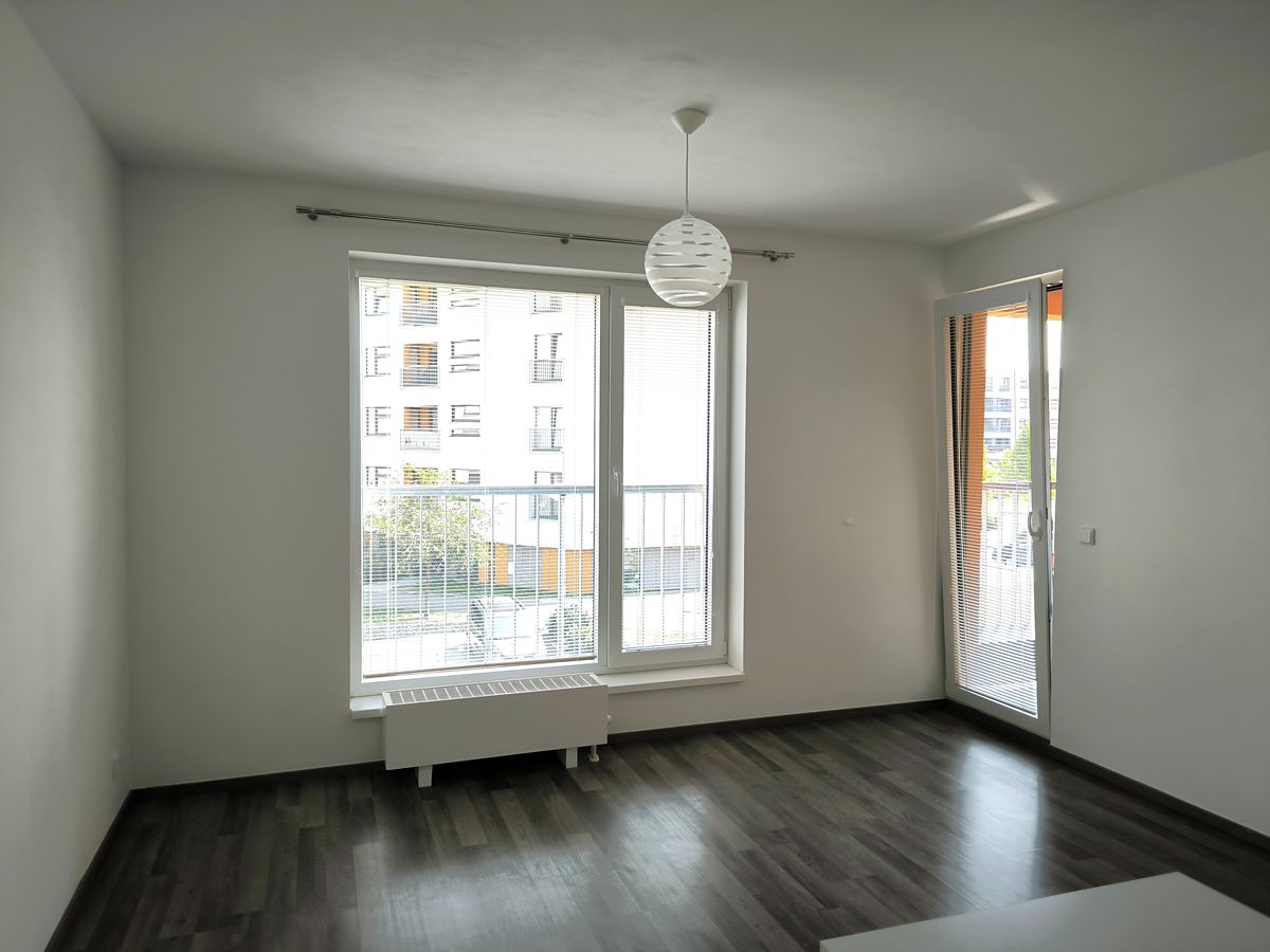 Pronájem bytu 2+kk 48 m² – fotografie 2