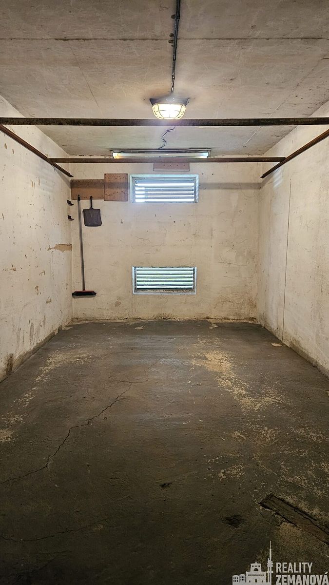 Pronájem garážového stání 17 m² – fotografie 4