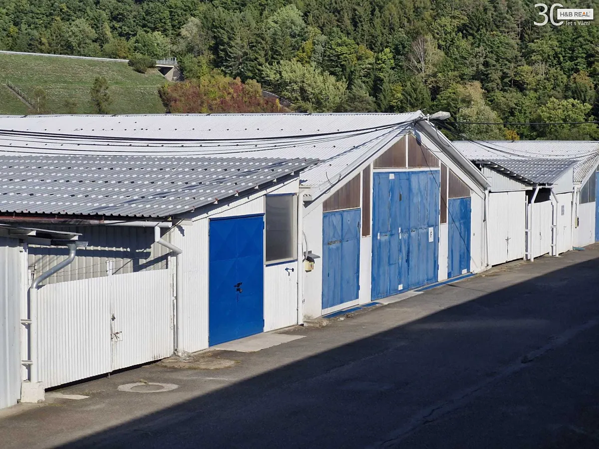 Pronájem skladového prostoru 1300 m²
