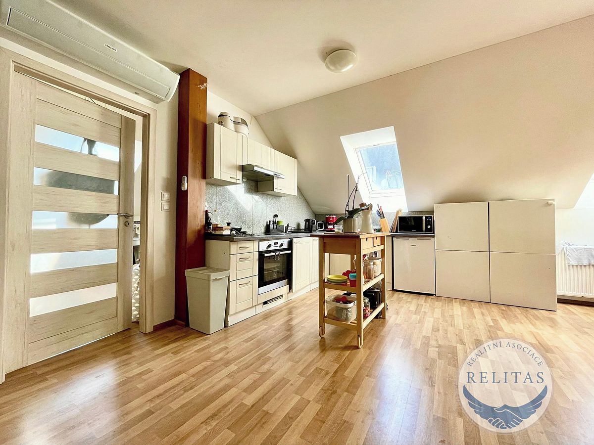 Pronájem bytu 3+kk 89 m² – fotografie 2