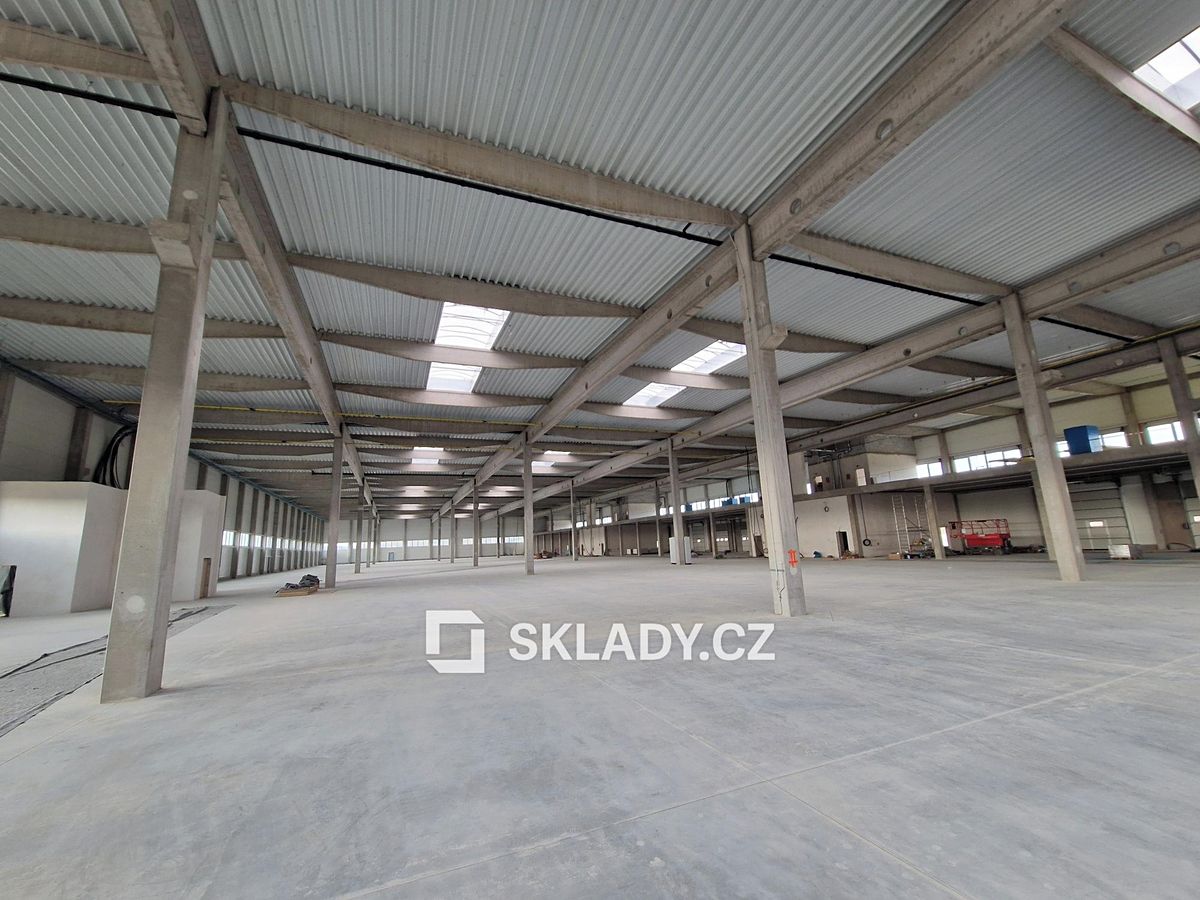 Pronájem skladového prostoru 1700 m² – fotografie 3