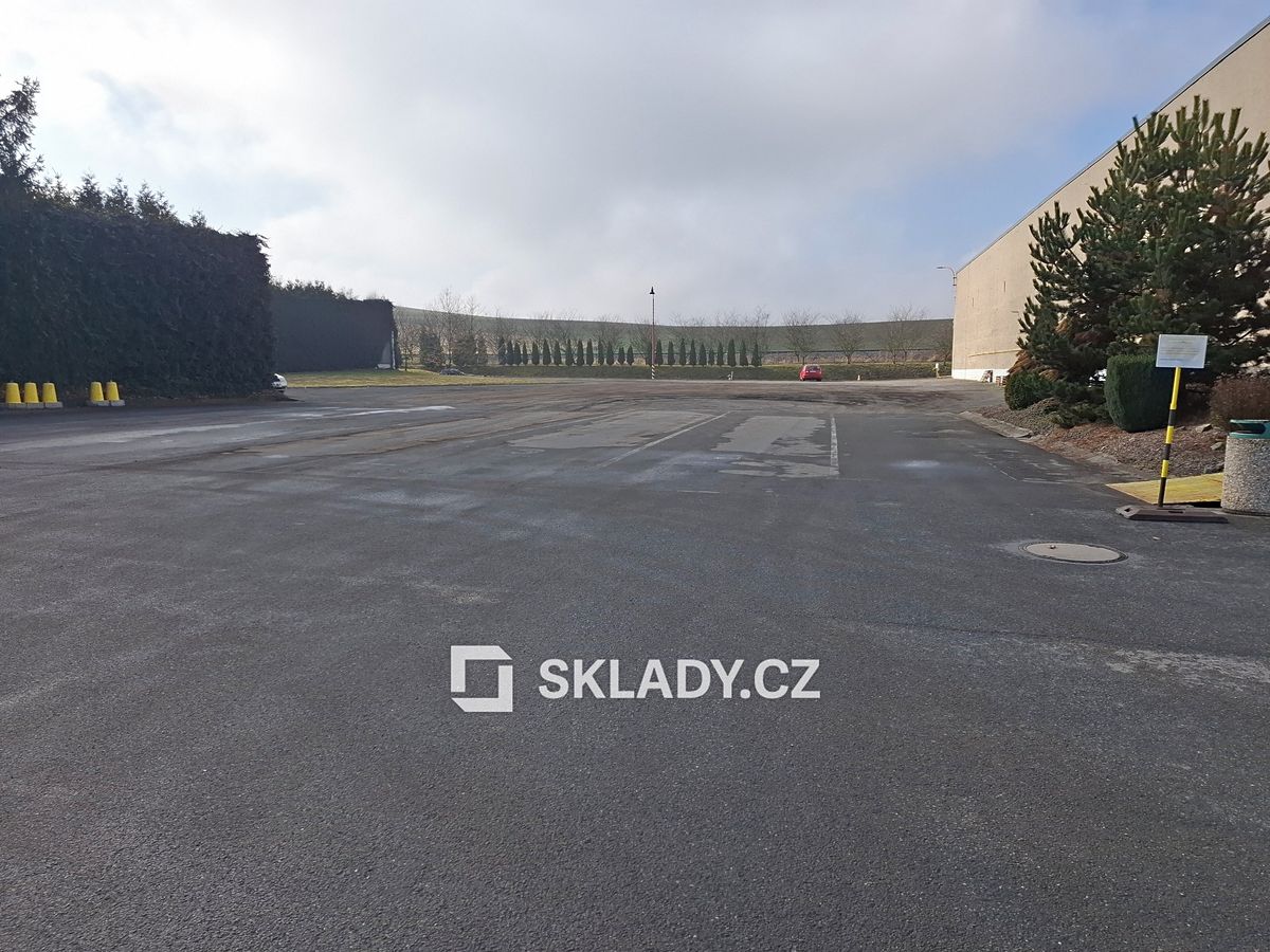 Pronájem komerčního pozemku 1600 m² – fotografie 2