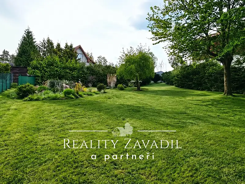 Prodej stavebního pozemku 543 m², Babice – náhled fotky 2