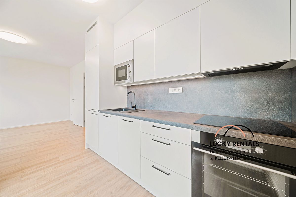 Pronájem bytu 1+kk 32 m², Praha – fotka 1 z 3